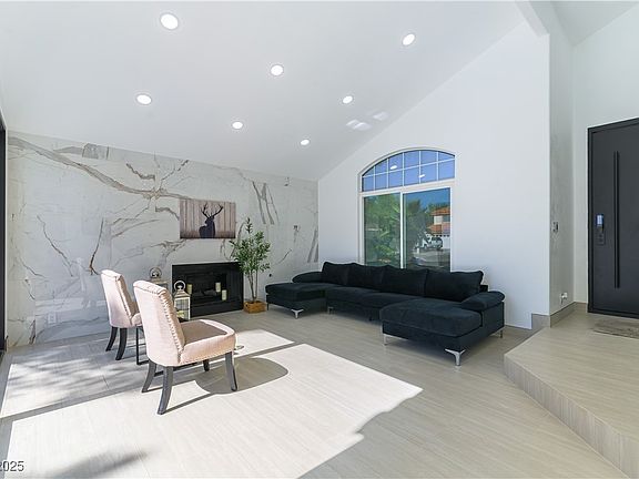 5th image of 9937 Whalers Landing Ct