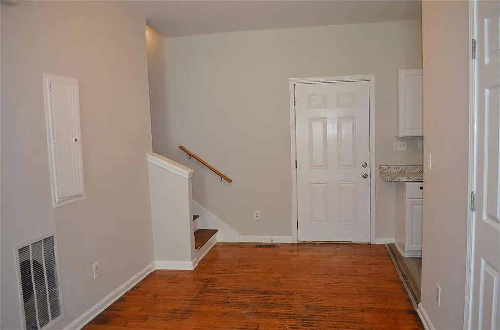 4 bed, 3.0 bath, 1440 sqft, $2,400 — Photo 4