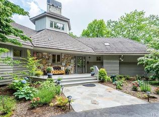 742 Lakeside Dr, Lake Toxaway, NC 28747