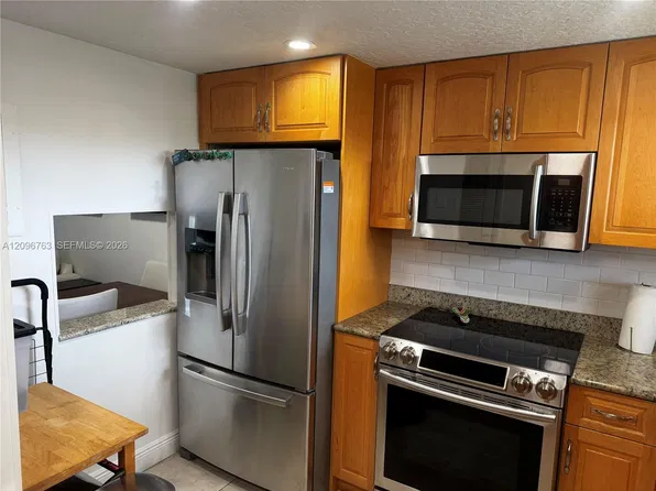 8435 Sunrise Lakes Blvd APT 211, Sunrise, FL 33322