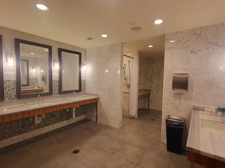 253 NE 2nd St #1004 — Photo 23