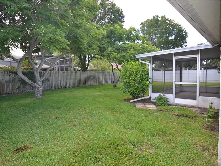 2357 White Oak Cir — Photo 34