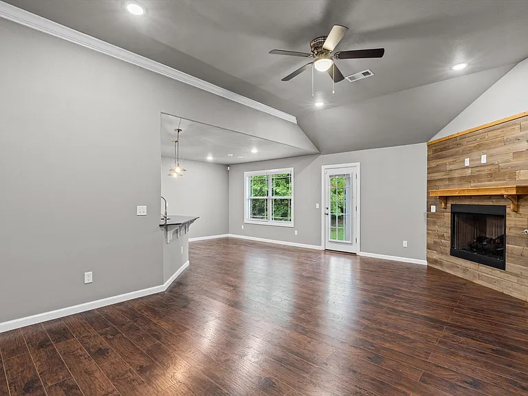3209 Oglethorpe St — Photo 3