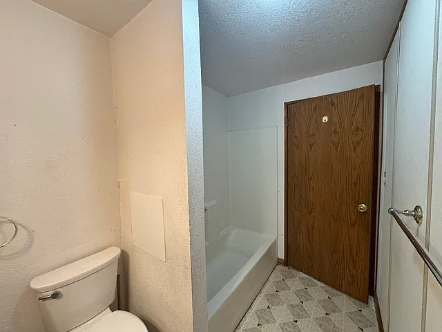 3 bed, 2.0 bath, 1858 sqft, $1,200 — Photo 4