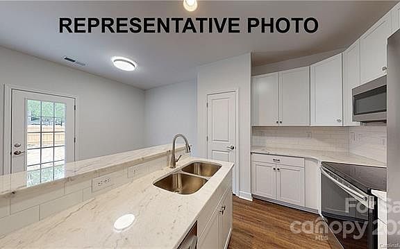 4th image of 95 Gilmer St