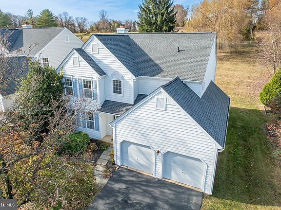 2nd image of 408 Carpenters Cove Ln