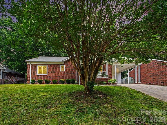 3rd image of 1009 Autumn Ln