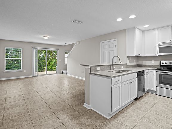 4th image of 24 Islander Ct #1