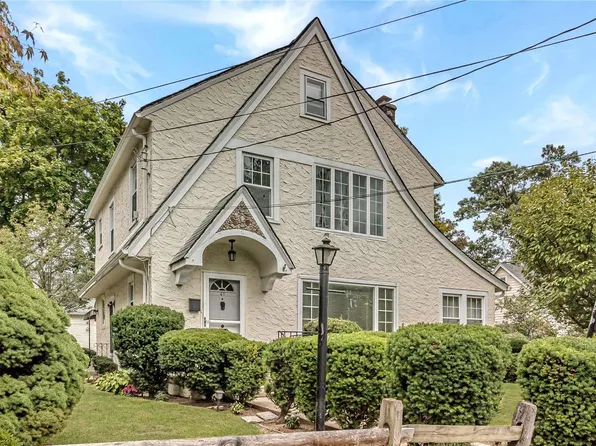 47 Ellard Avenue, Great Neck, NY 11024