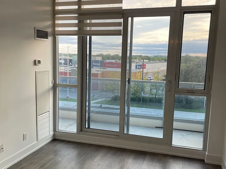 9471 Yonge St #337 — Photo 4