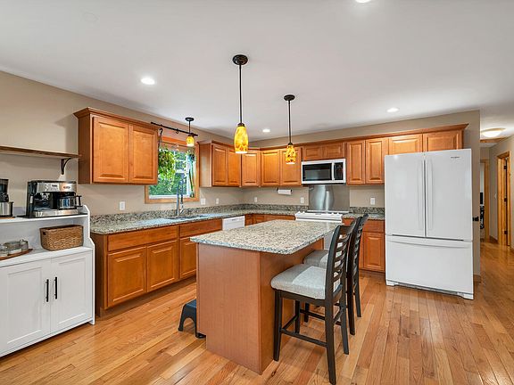 3rd image of 372 Sand Pond Road