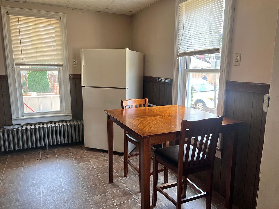 1st image of 961 W 22nd St #1