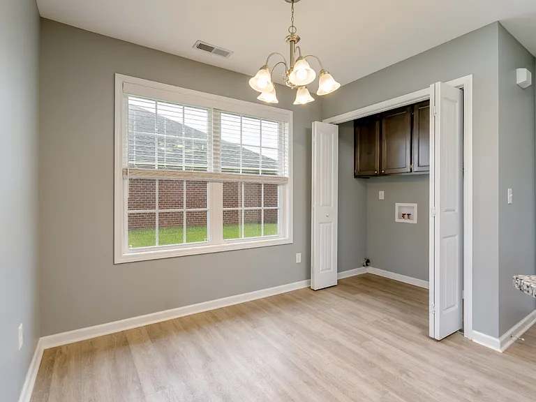2860 Foxcroft Cir — Photo 12