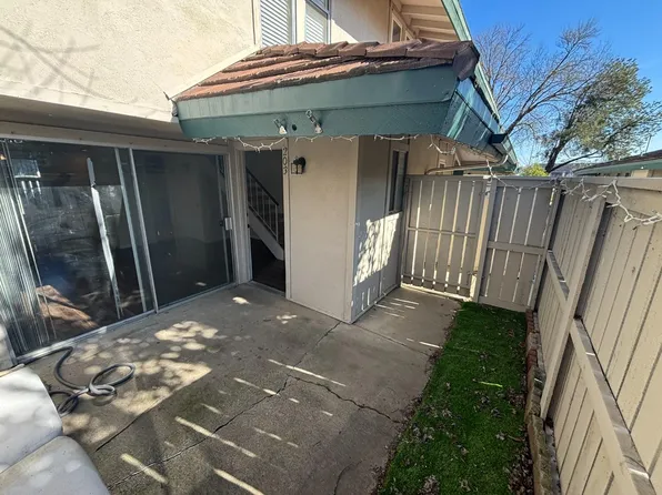 203 Roundtree Ct, Sacramento, CA 95831