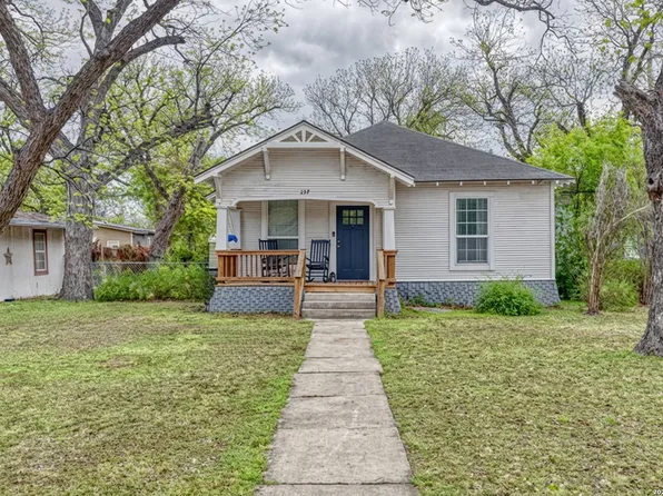 237 W OAK ST, Uvalde, TX 78801