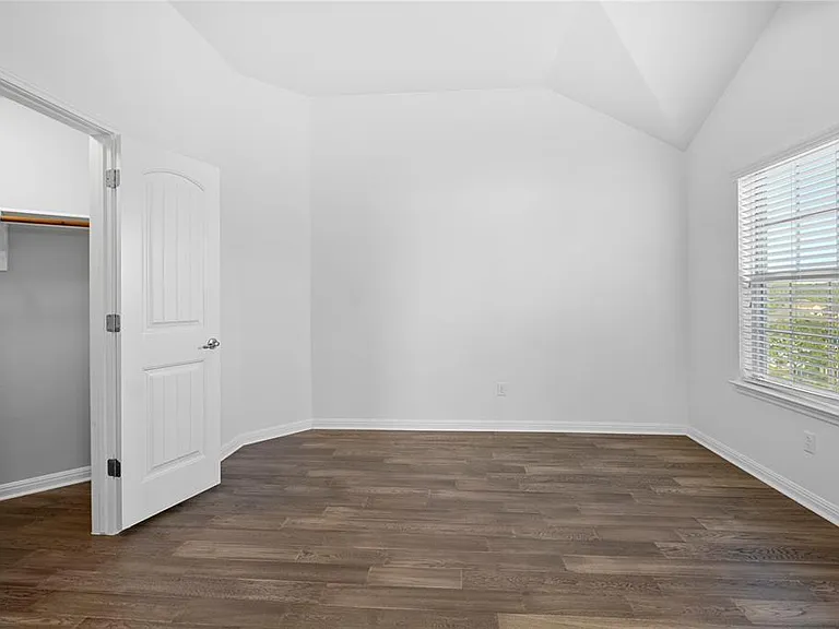 15201 Joseph Dr — Photo 26
