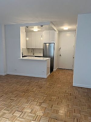 4th image of 250 W 89th St APT 7A