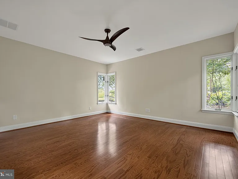 8023 Washington Ave — Photo 31