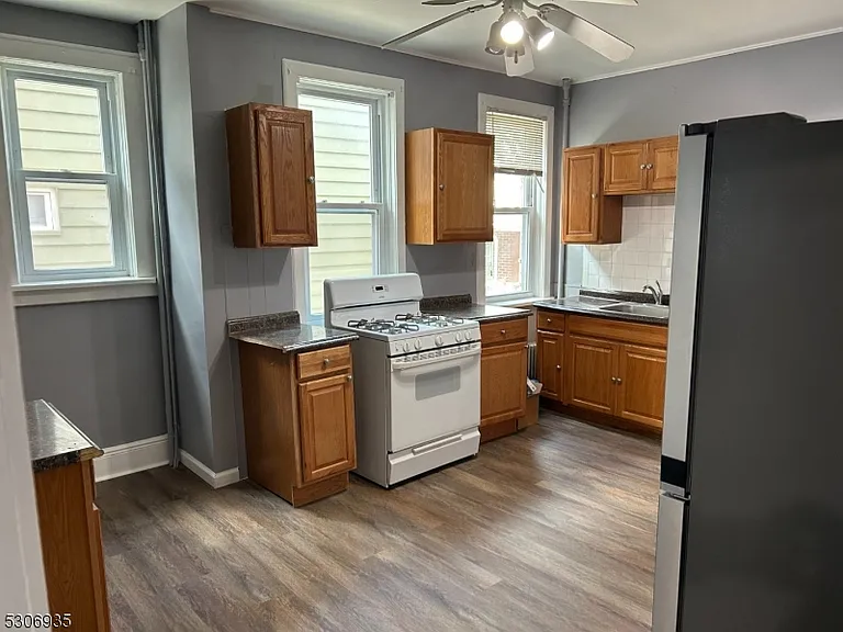 14 Bergen Ave — Photo 5