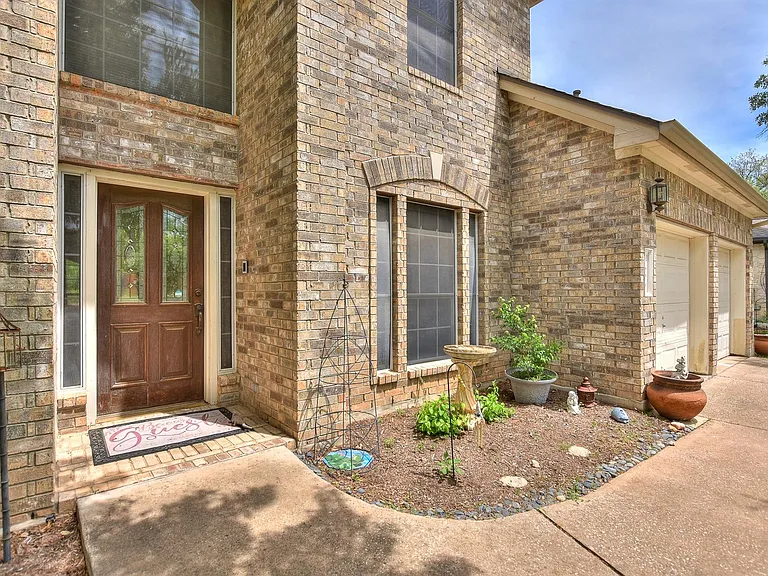 1609 Colton Way SW — Photo 3