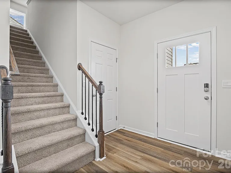 1010 Two Brothers Ln — Photo 3