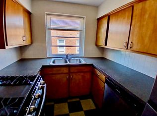 2657 Noble Rd, Cleveland, OH 44121