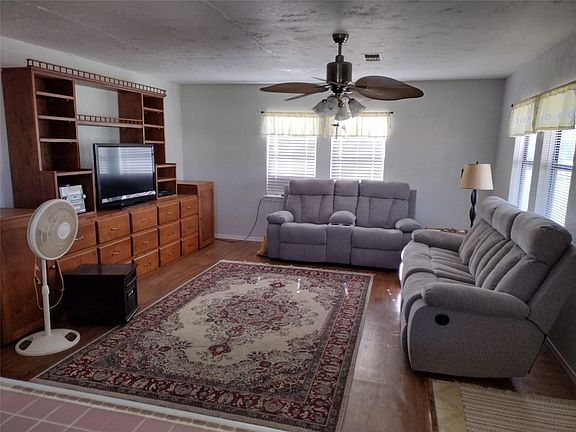 4th image of 11874 Vanwood St