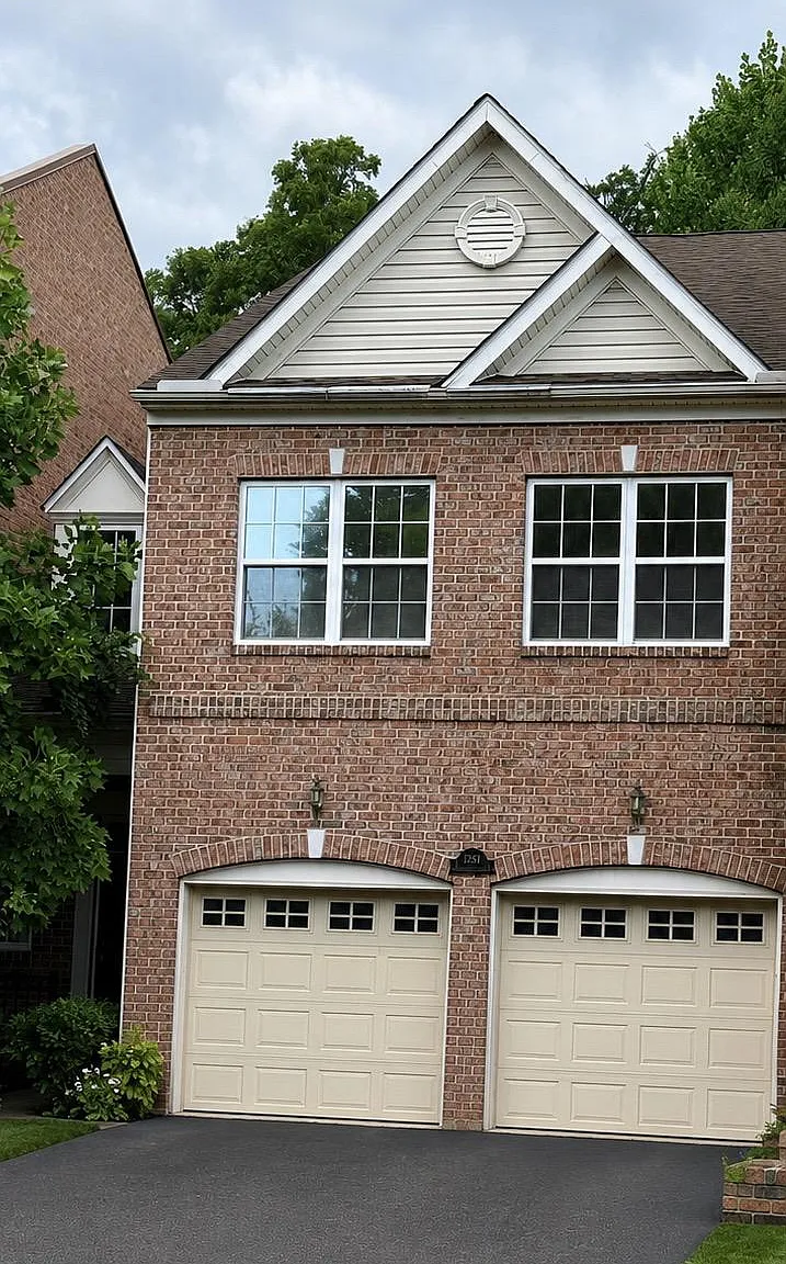 4 bed, 3.5 bath, 2120 sqft, $3,200 — Photo 1