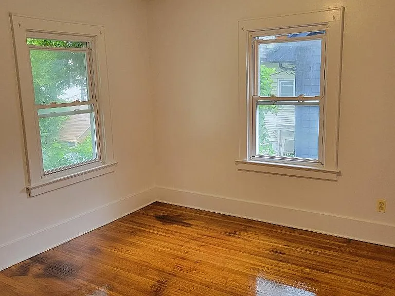 1054 Bay St — Photo 12