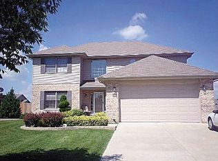 8212 Paddington Rd, Woodridge, IL 60517