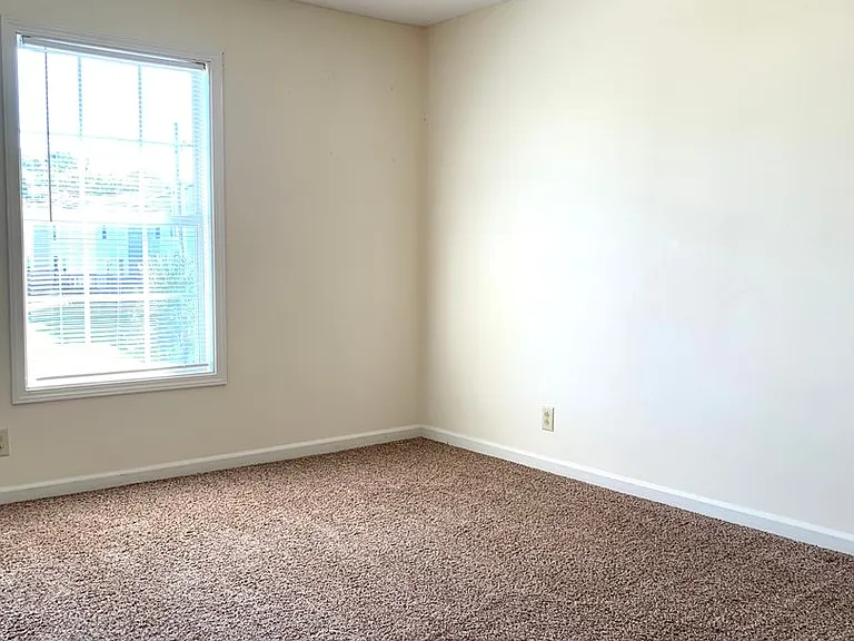 811 Flyer Ct — Photo 11