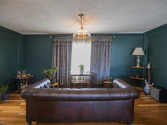 3rd image of 9810 Plum Brook Ln