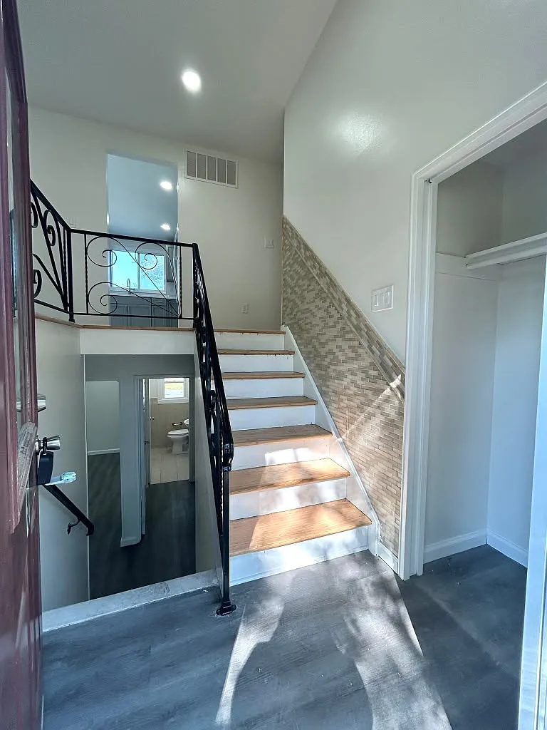 4 bed, 1990 sqft, $3,350 — Photo 4
