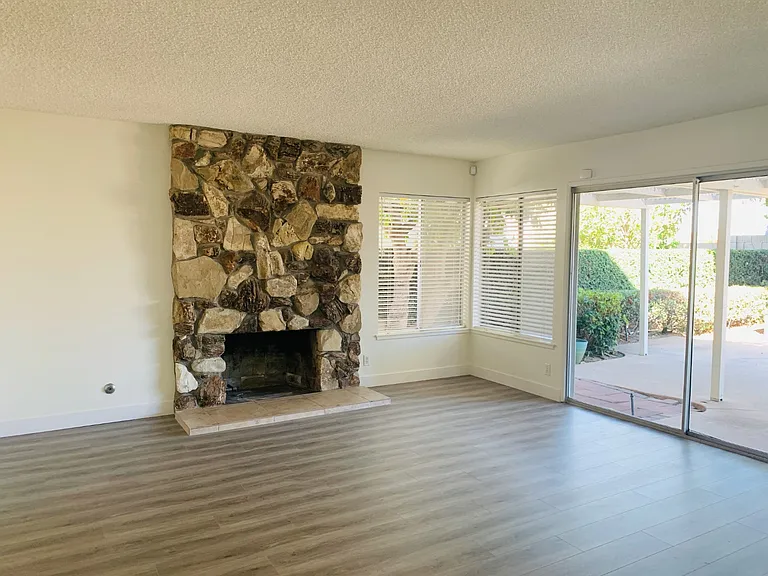 14751 Mulberry Ave — Photo 8