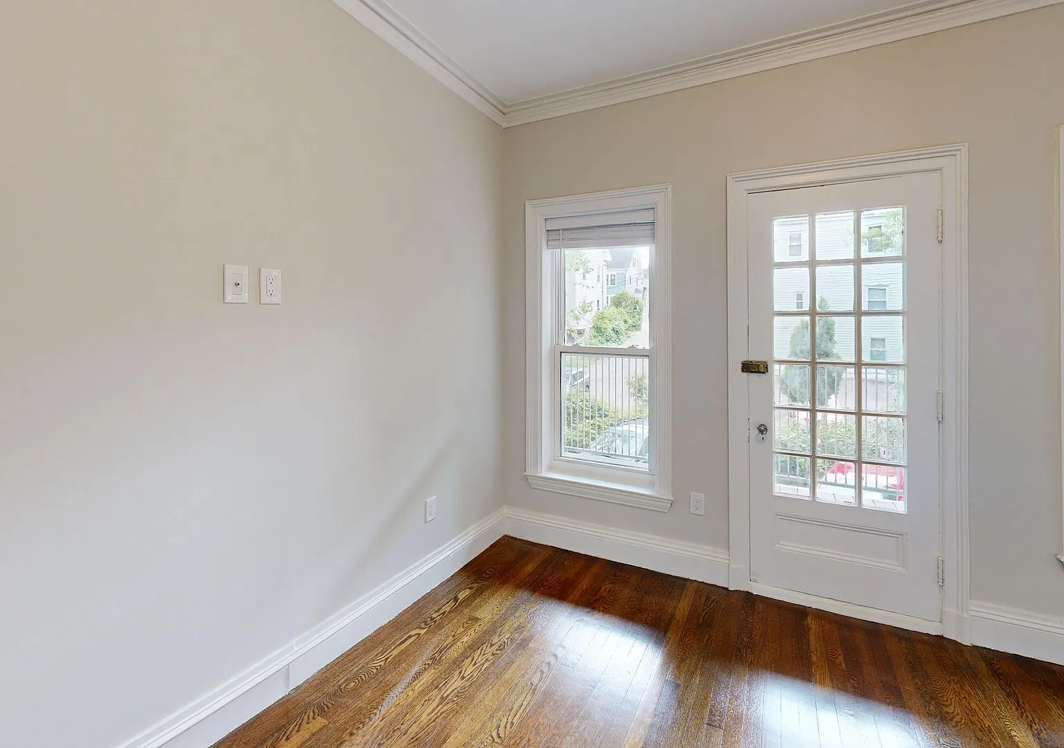 No Broker Fee! Gorgeous Allston 3 Bed With In-Unit Laundry, Parking — Photo 4