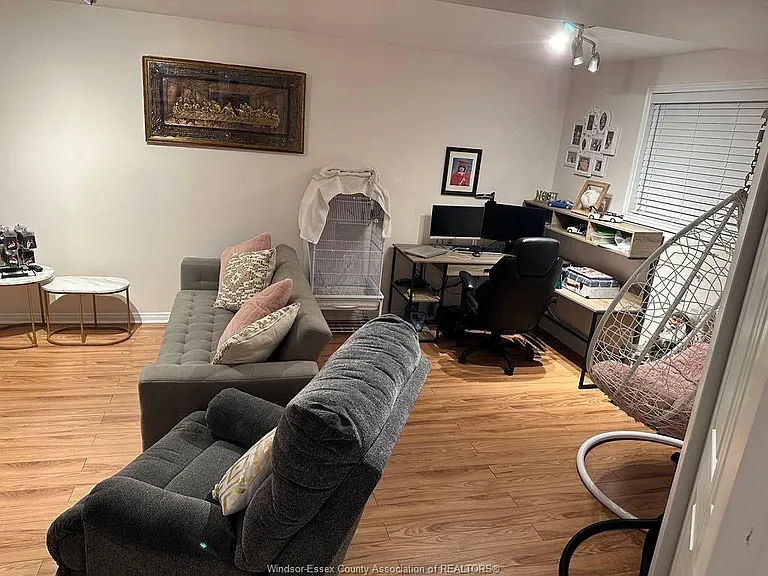 7929 Hawthorne Dr — Photo 38