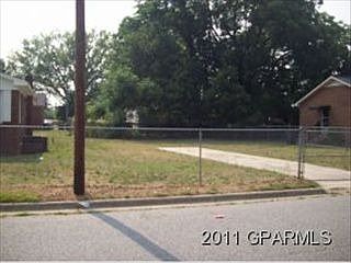 3rd image of 1708 S Pitt St