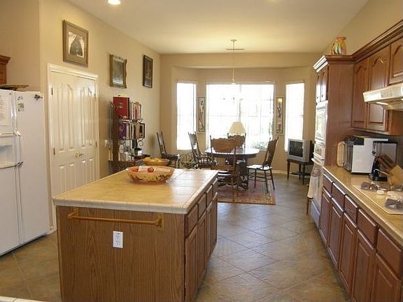 Extended Kitchen w Gas Stove & More!
