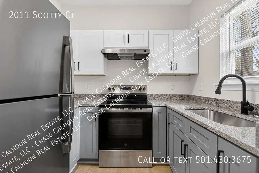 Charming duplex near the University of Arkansas at Little Rock, easy access to everything Little ... — Photo 1