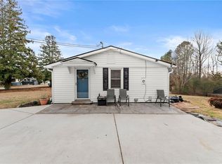 4539 Cash Dr, Flowery Branch, GA 30542