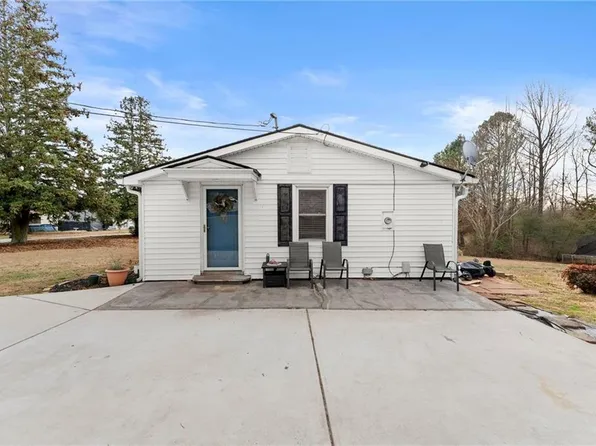 4539 Cash Dr, Flowery Branch, GA 30542