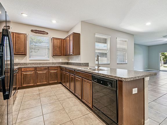 3rd image of 10620 Lake Montauk Dr