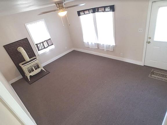 Living Room w/Gas Fireplace