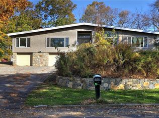 34 Minuteman Dr, Milford, CT 06460
