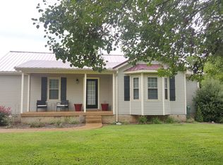 308 Lawrence Ave, Chapel Hill, TN 37034