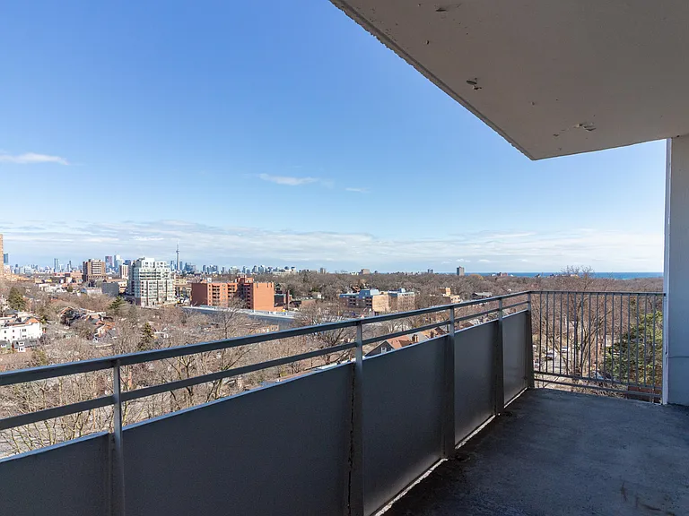 60 Mountview Ave — Photo 56