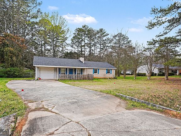 2nd image of 2377 Stanton Rd SE