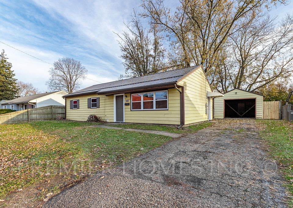 1st image of 2740 19th St NE