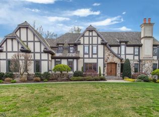 25 Trafalgar Dr, Livingston, NJ 07039