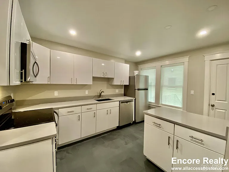 35 Portsmouth St #1L — Photo 3